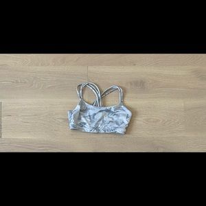 GapFit Eclipse Medium Support Strappy Sports Bra